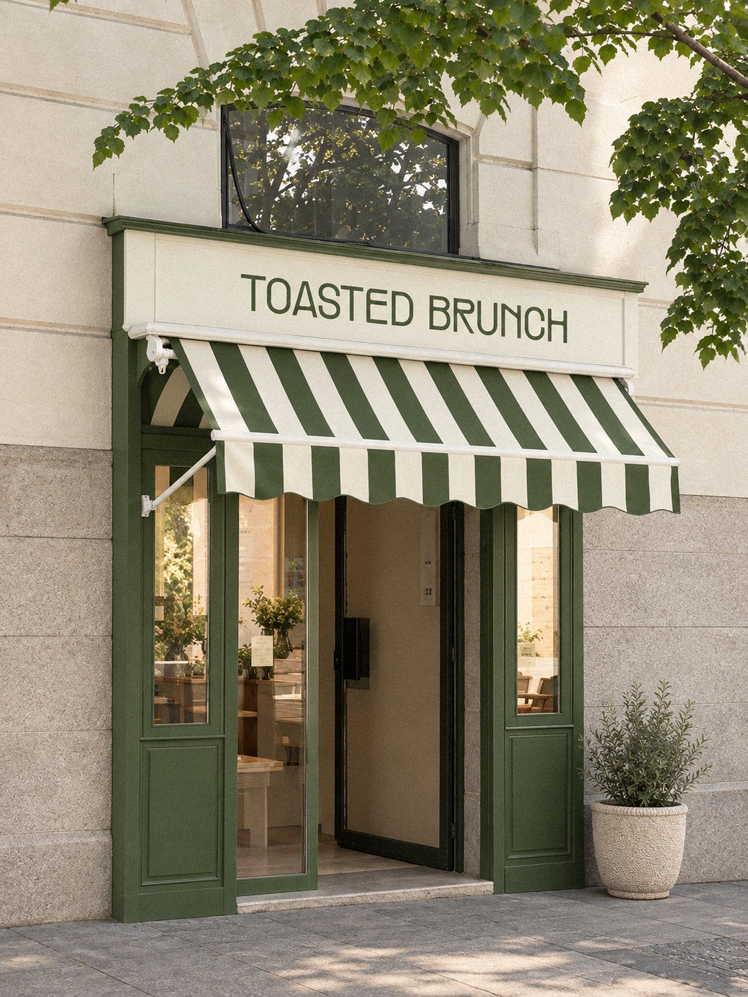 Fachada de Toasted Brunch con toldo de rayas verdes