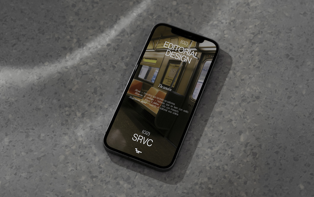 Movil mostrando contenido de redes sociales